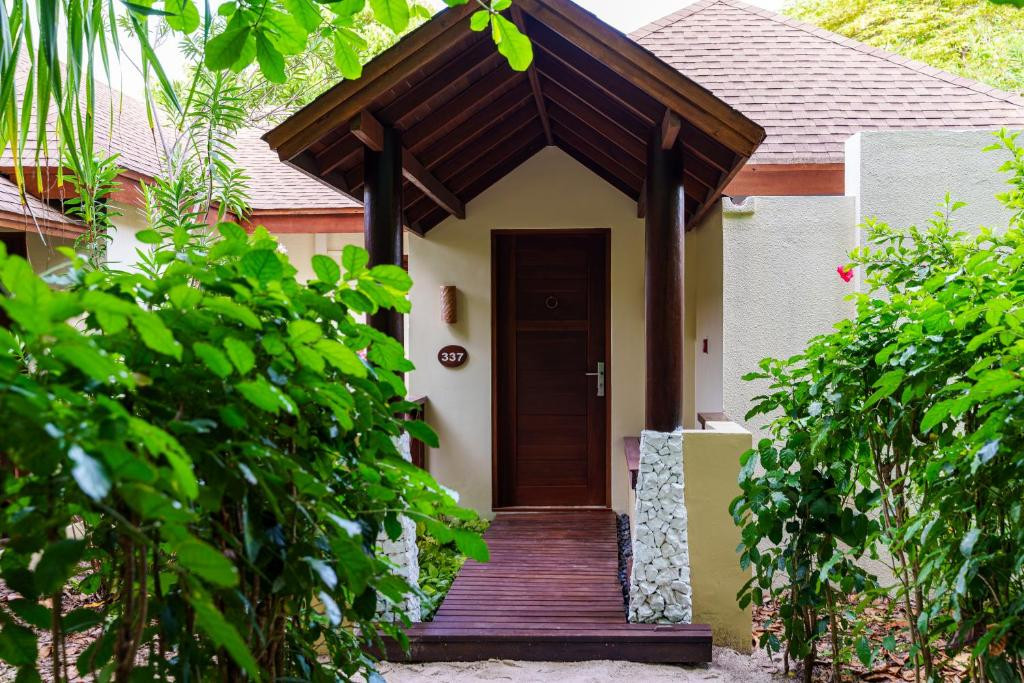 REETHI FARU RESORT 4*