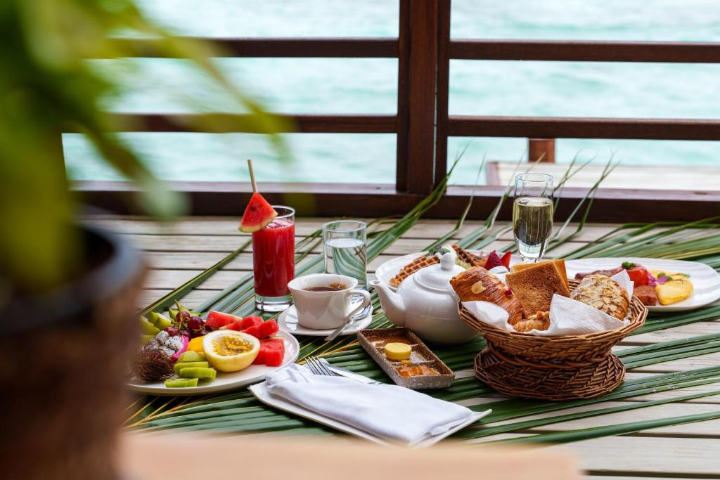 REETHI FARU RESORT 4*