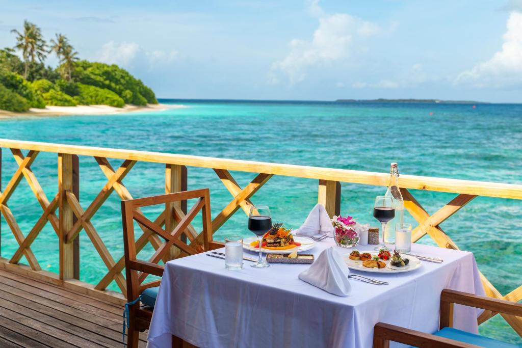 REETHI FARU RESORT 4*
