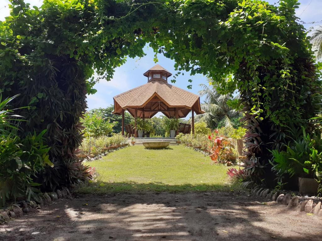 REETHI FARU RESORT 4*