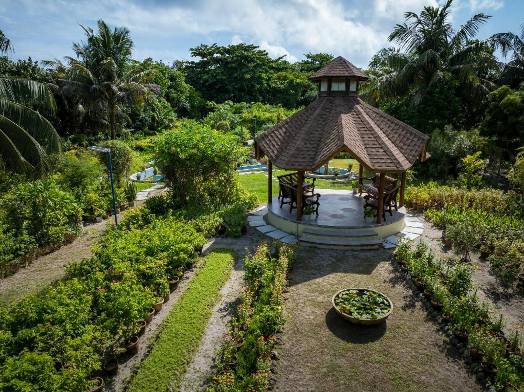 REETHI FARU RESORT 4*