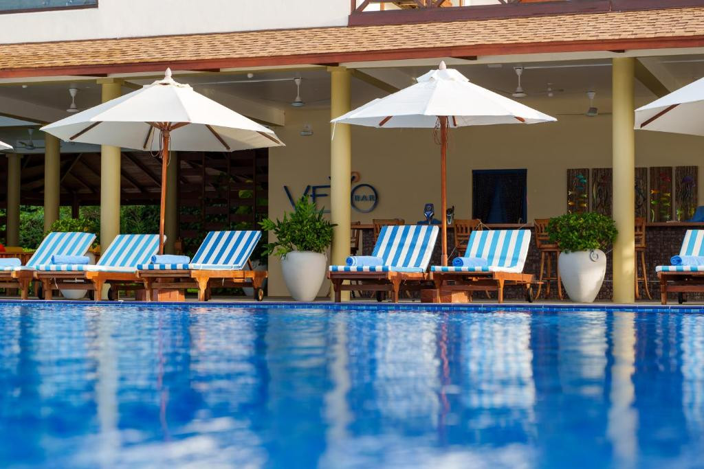 REETHI FARU RESORT 4*
