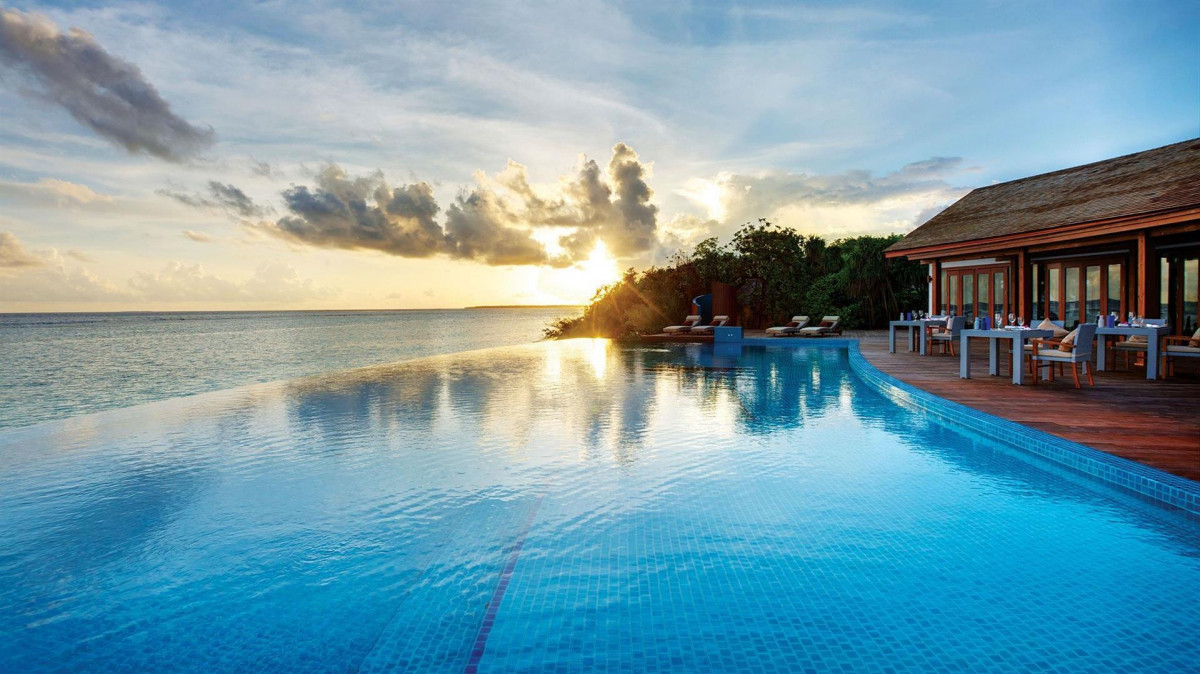 HIDEAWAY BEACH RESORT & SPA (EX. THE ISLAND HIDEAWAY AT DHONAKULHI MALDIVES) 5*