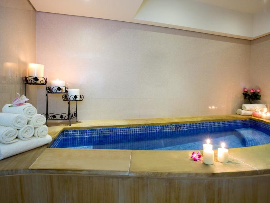 PARK REGIS KRIS KIN HOTEL 4*