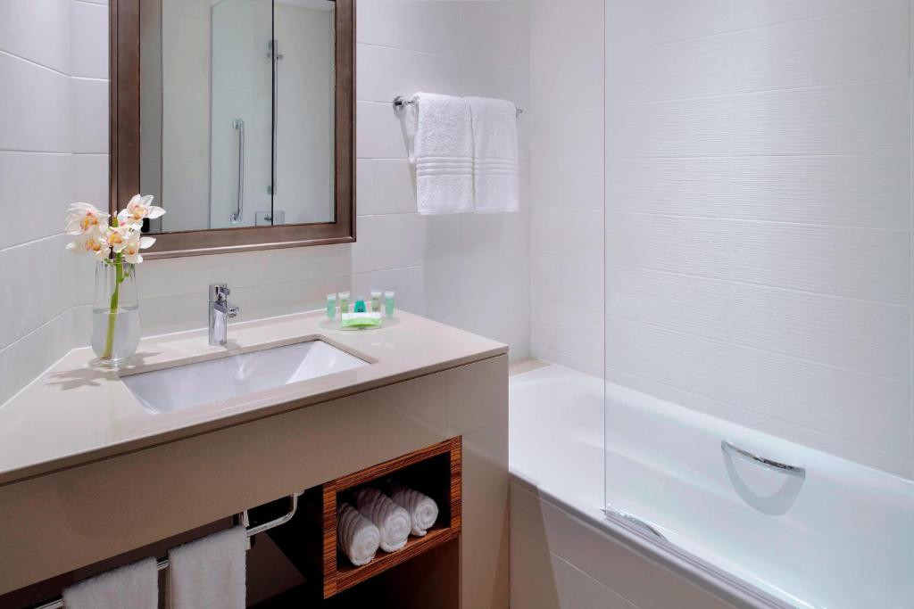COURTYARD BY MARRIOTT WORLD TRADE CENTER ABU DHABI 4*