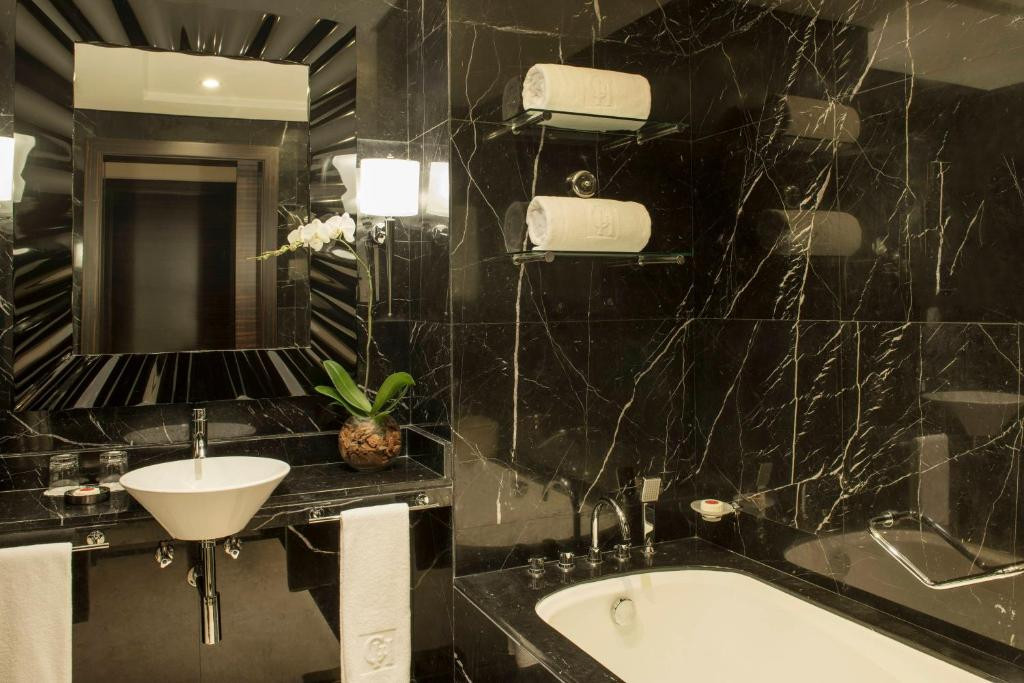 GROSVENOR HOUSE (EX. GROSVENOR HOUSE WEST MARINA BEACH) 5*