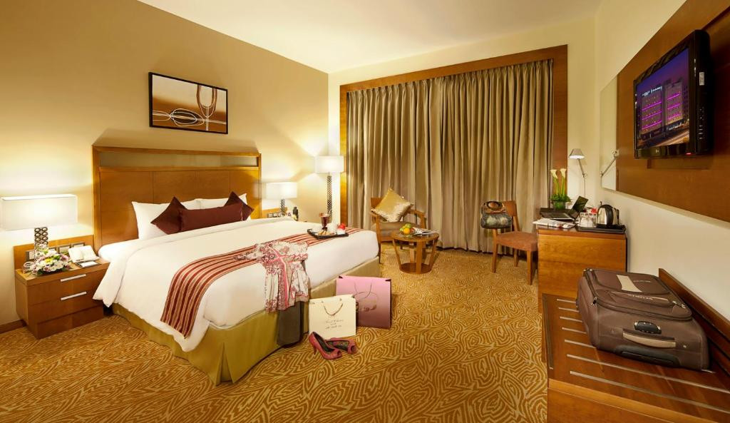 LANDMARK GRAND HOTEL 4*