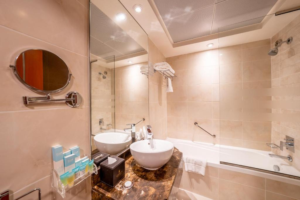 LANDMARK GRAND HOTEL 4*