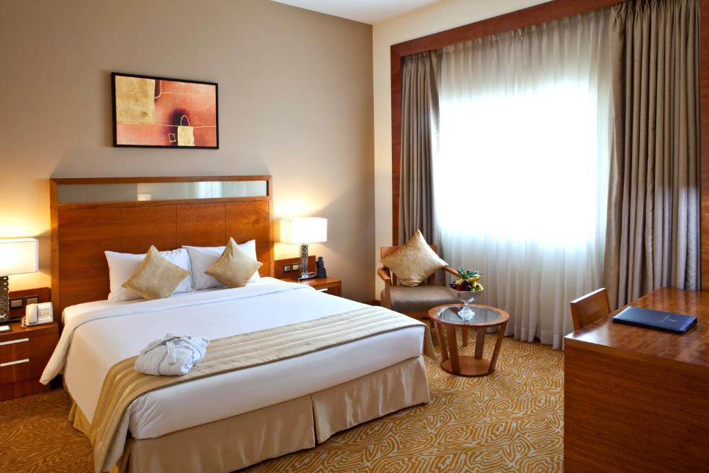 LANDMARK GRAND HOTEL 4*