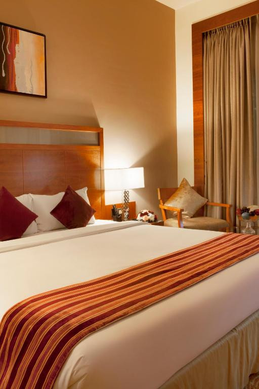 LANDMARK GRAND HOTEL 4*