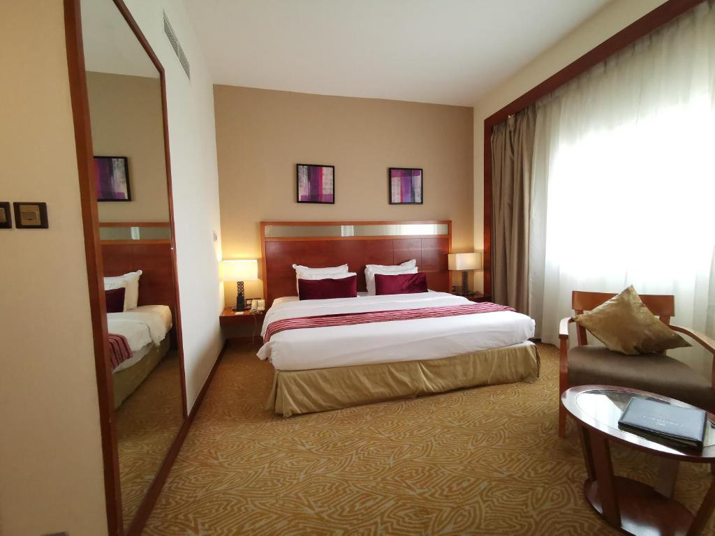 LANDMARK GRAND HOTEL 4*