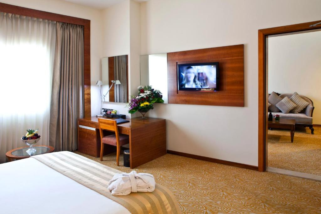 LANDMARK GRAND HOTEL 4*