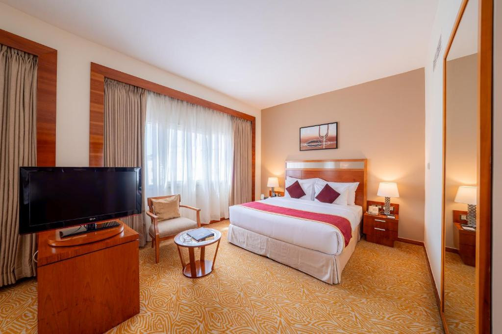 LANDMARK GRAND HOTEL 4*