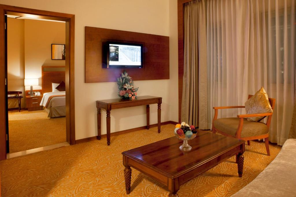 LANDMARK GRAND HOTEL 4*