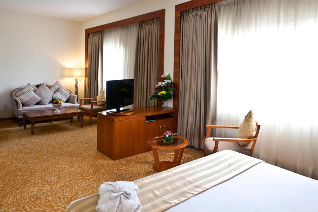LANDMARK GRAND HOTEL 4*