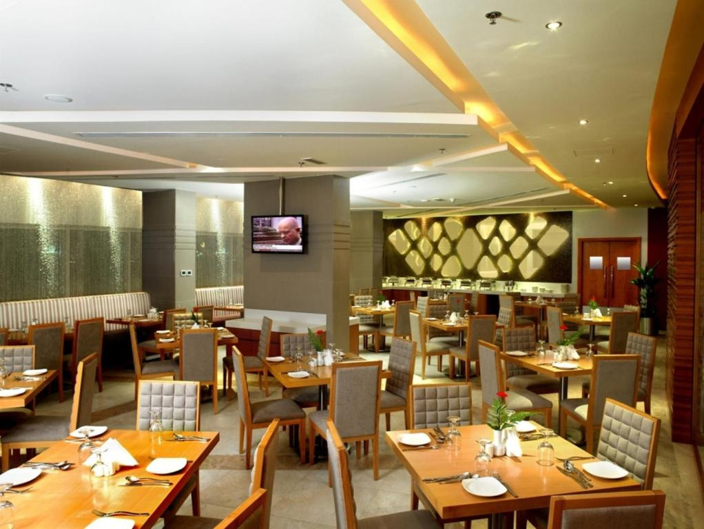 LANDMARK GRAND HOTEL 4*