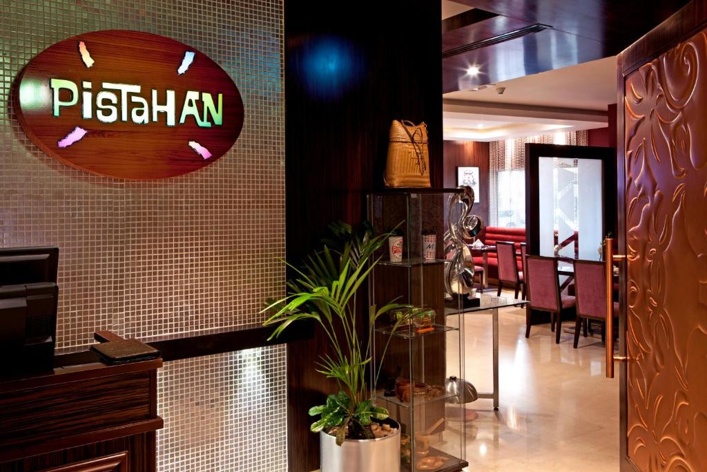 LANDMARK GRAND HOTEL 4*