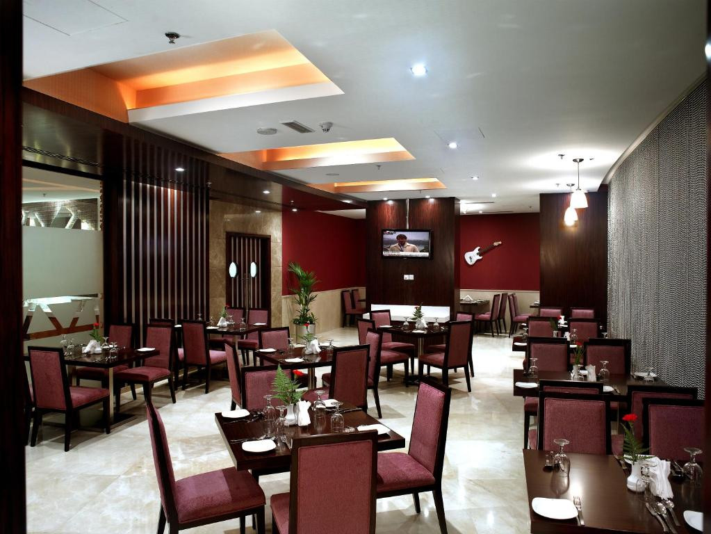 LANDMARK GRAND HOTEL 4*