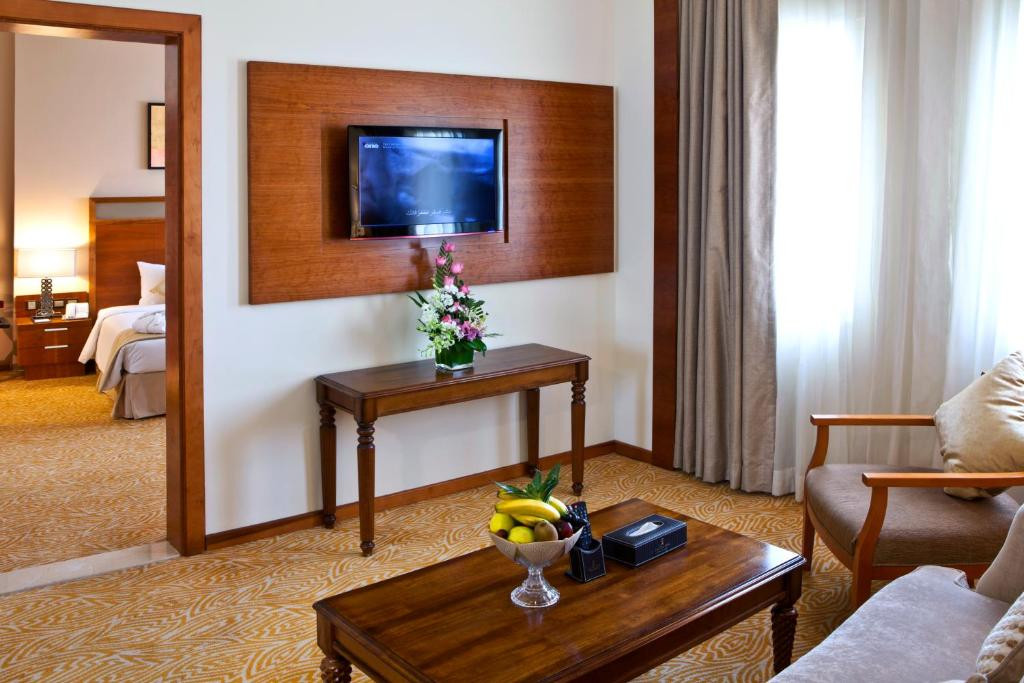 LANDMARK GRAND HOTEL 4*