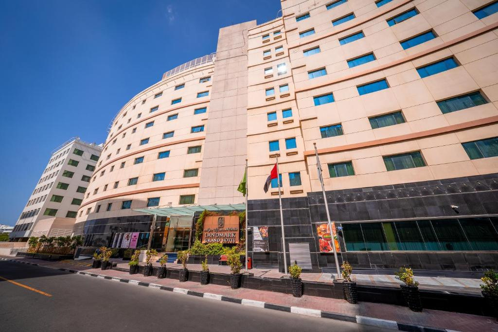 LANDMARK GRAND HOTEL 4*
