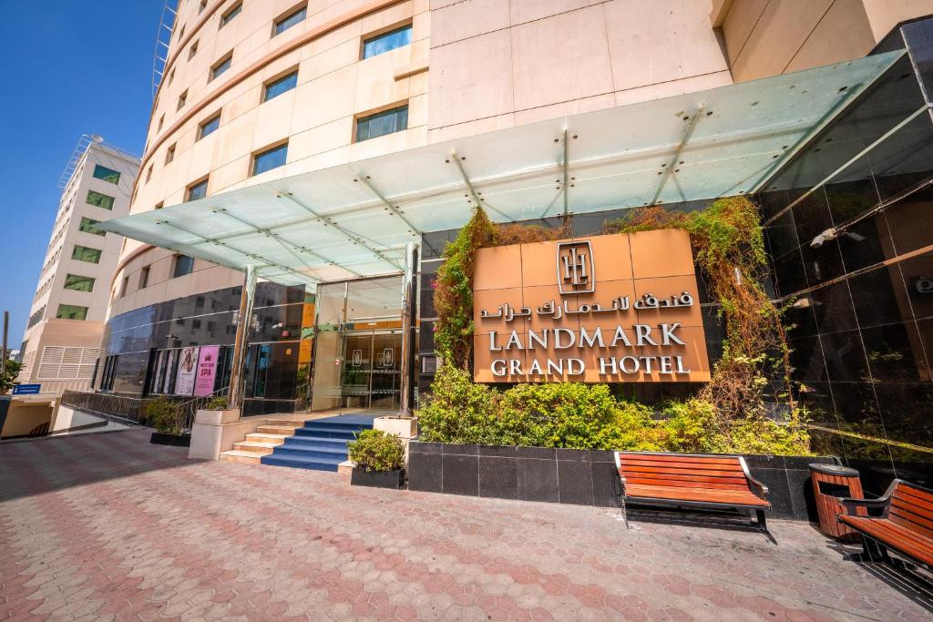 LANDMARK GRAND HOTEL 4*