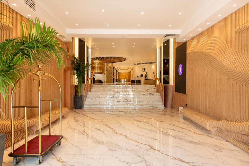 MAJESTIC CITY RETREAT HOTEL (EX. MAJESTIC HOTEL TOWER) 4*