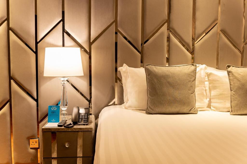 MAJESTIC CITY RETREAT HOTEL (EX. MAJESTIC HOTEL TOWER) 4*