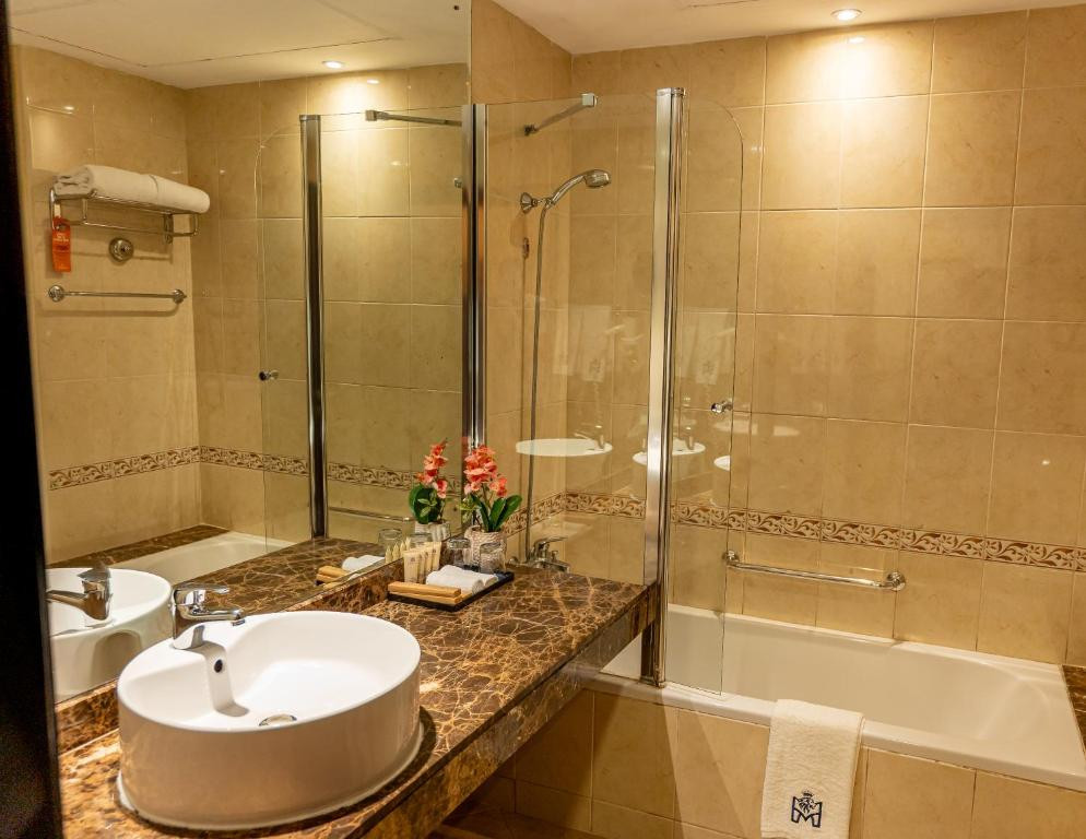 MAJESTIC CITY RETREAT HOTEL (EX. MAJESTIC HOTEL TOWER) 4*