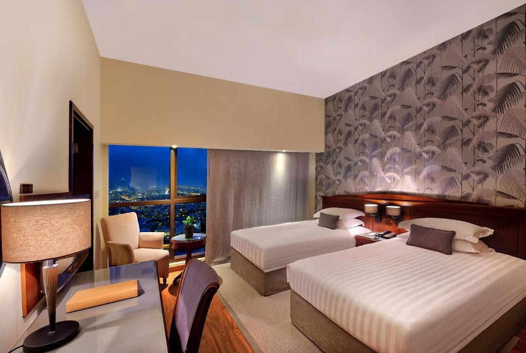 MAJESTIC CITY RETREAT HOTEL (EX. MAJESTIC HOTEL TOWER) 4*