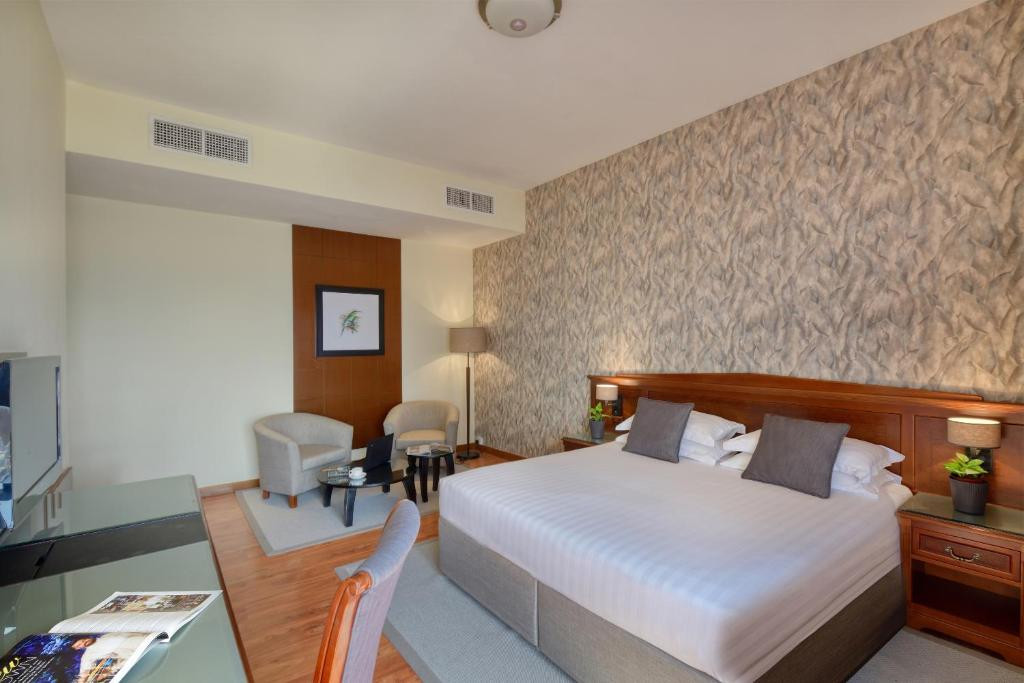 MAJESTIC CITY RETREAT HOTEL (EX. MAJESTIC HOTEL TOWER) 4*