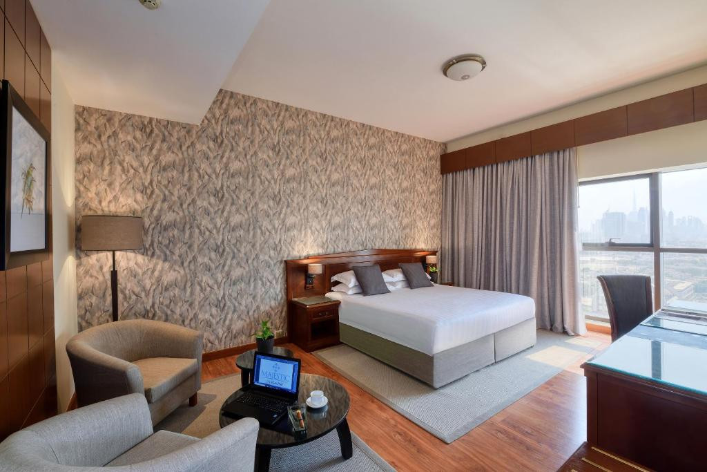 MAJESTIC CITY RETREAT HOTEL (EX. MAJESTIC HOTEL TOWER) 4*