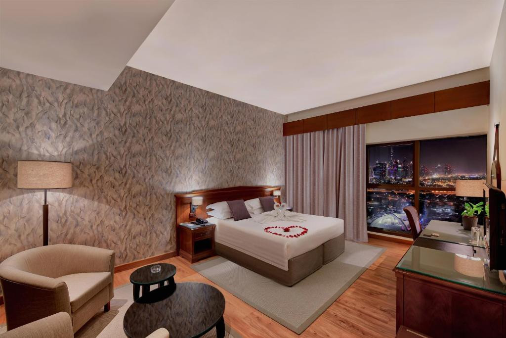 MAJESTIC CITY RETREAT HOTEL (EX. MAJESTIC HOTEL TOWER) 4*