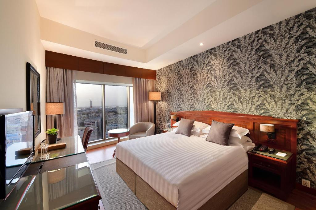 MAJESTIC CITY RETREAT HOTEL (EX. MAJESTIC HOTEL TOWER) 4*