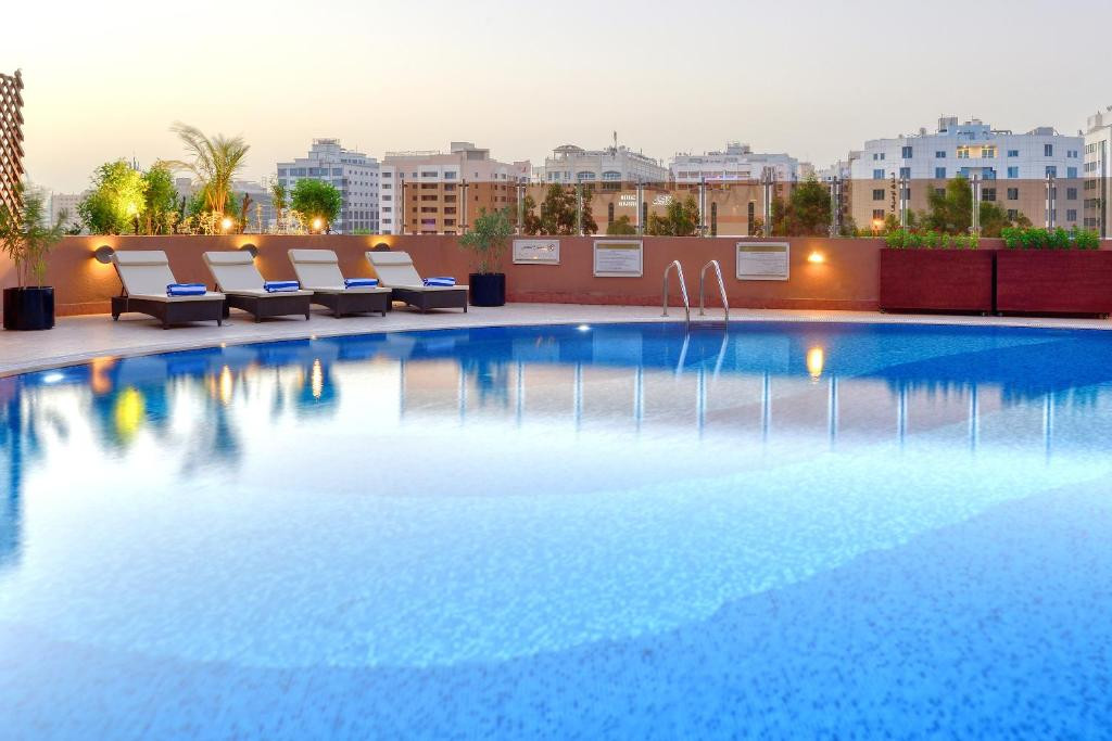MAJESTIC CITY RETREAT HOTEL (EX. MAJESTIC HOTEL TOWER) 4*