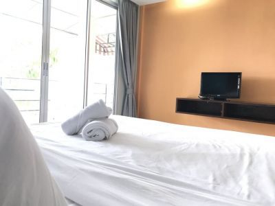 Отель The Living Pool Villas