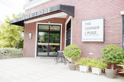 Отель The Corner Lodge