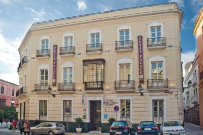 Отель Petit Palace Santa Cruz