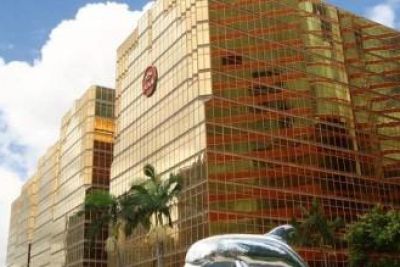 THE ROYAL PACIFIC HOTEL & TOWERS
