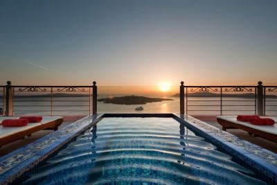Отель Nefeles Luxury Suites