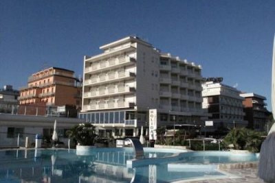 Отель Benini Milano Marittima