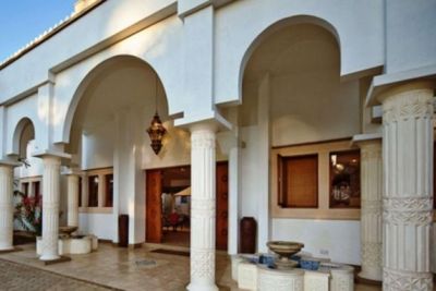 Отель Lantana Galu Beach