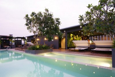 PAGE 10 HOTEL & RESTAURANT