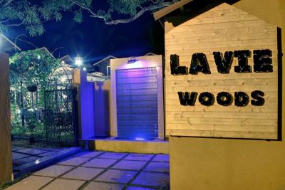 Отель La Vie Woods Resort