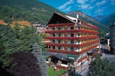 Отель Rutllan