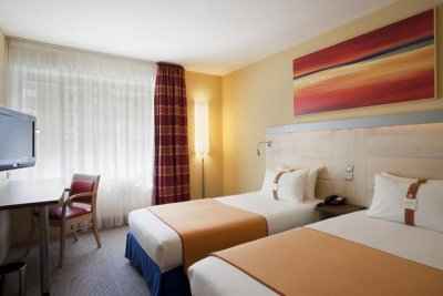 Отель Holiday Inn Express Canal De La Villette