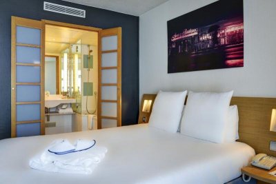 Отель Novotel Paris Suresnes Longchamp