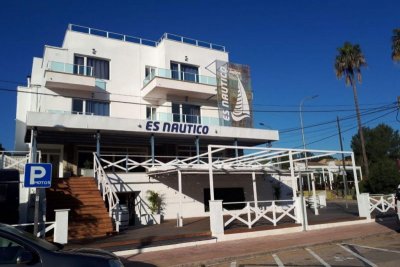 Отель Es Nautico Suites