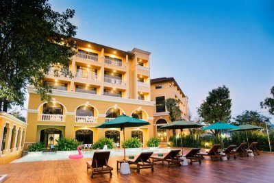 THE PINEAPPLE HOTEL (EX. HULA HULA ANANA HOTEL)