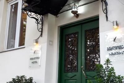 BIBLIOTEKA HOTEL RUSTAVELI