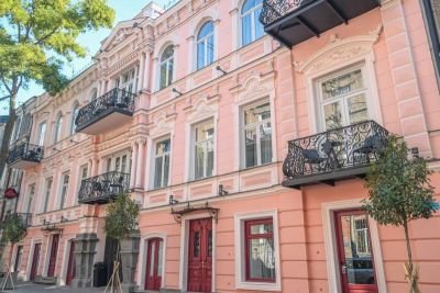 HERITAGE HOTEL AND SUITES